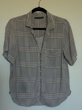 Abercrombie & Fitch Gray and Black Plaid Short-Sleeve Button-Up Shirt